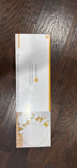 Gold metal round arch - 7.5 ft