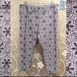 WOMENS CAPRI LEGGINGS SIZE XL
