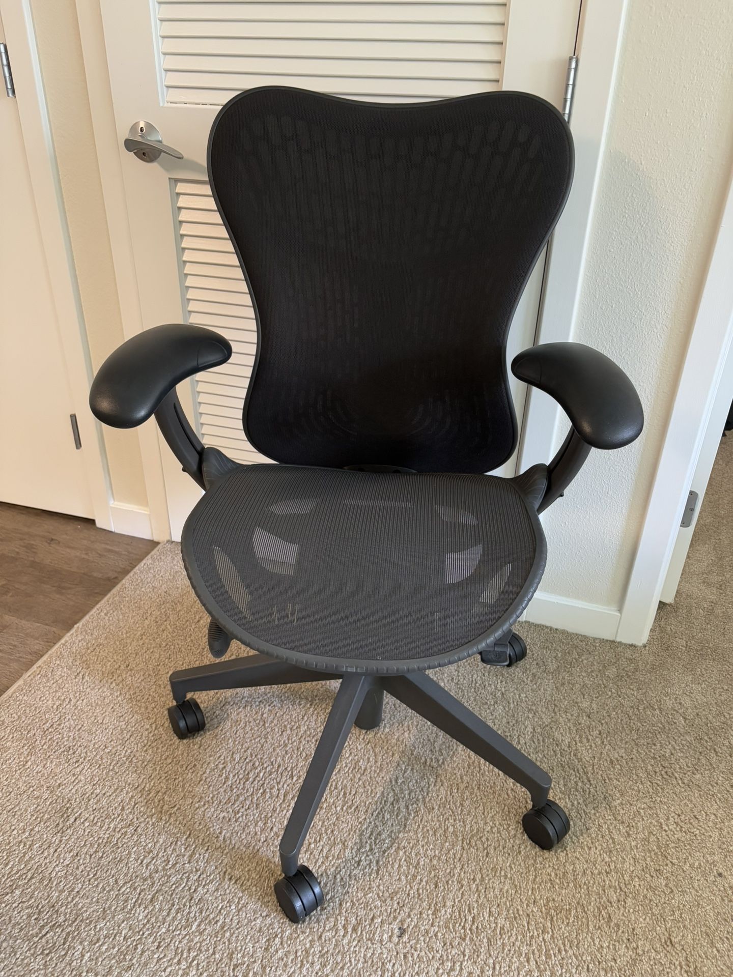 Herman Miller Mirra2 Office Chair (grey/black, Small-med)