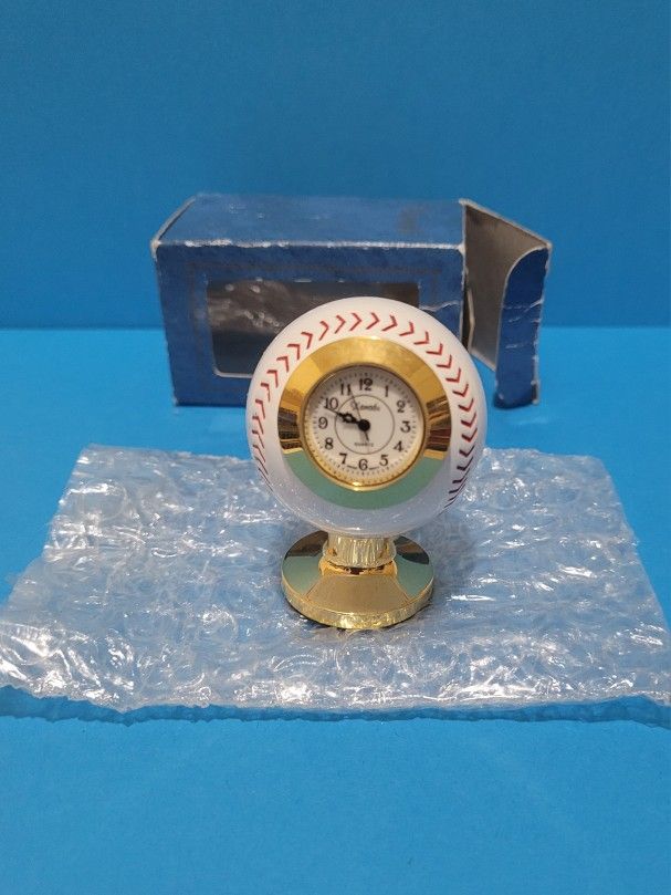 Xanadu VIC Vintage Baseball Style Desk Clock for Baseball Player - Quartz. 