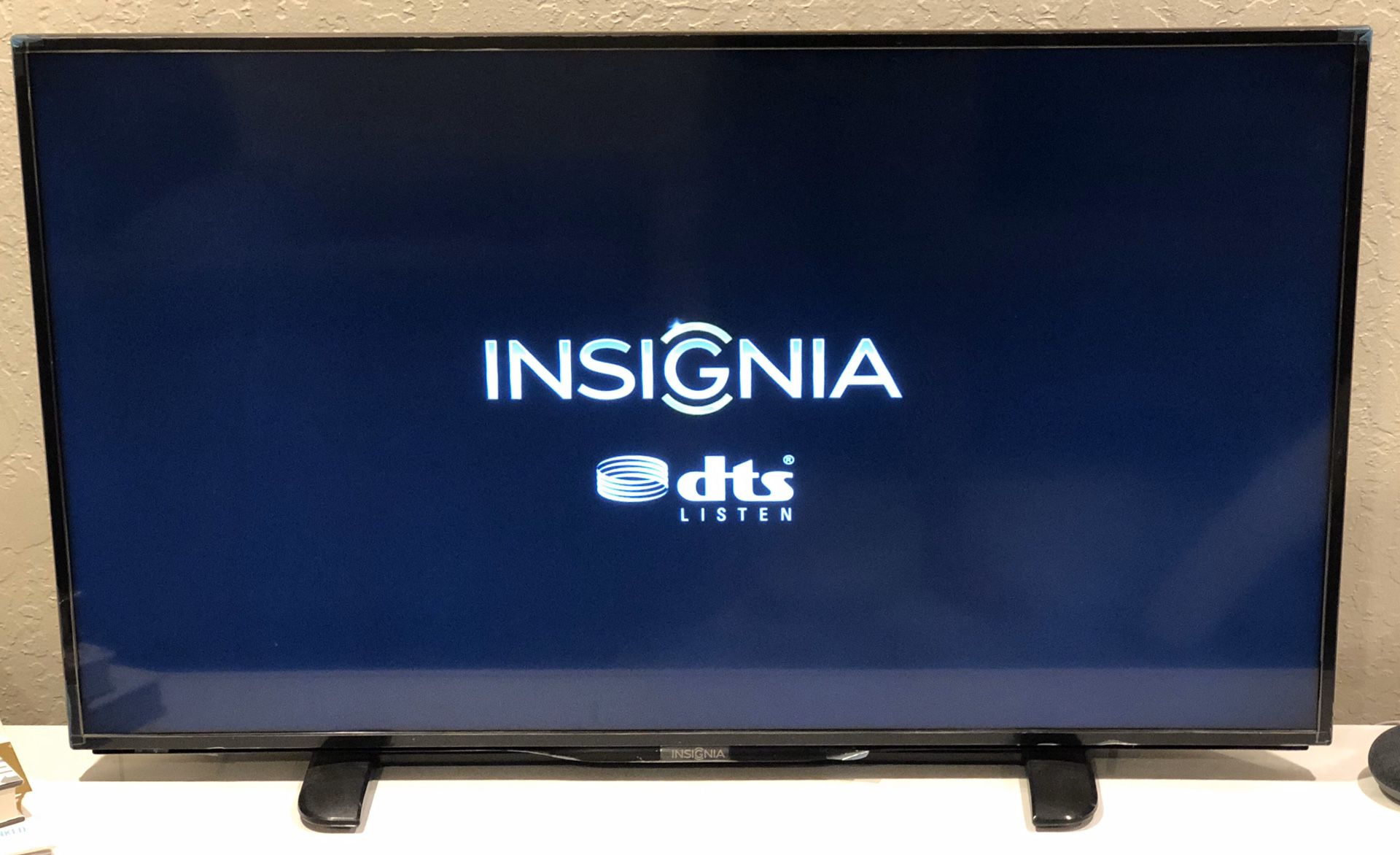 Tv- Insignia 40 inch