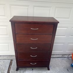 Dresser 