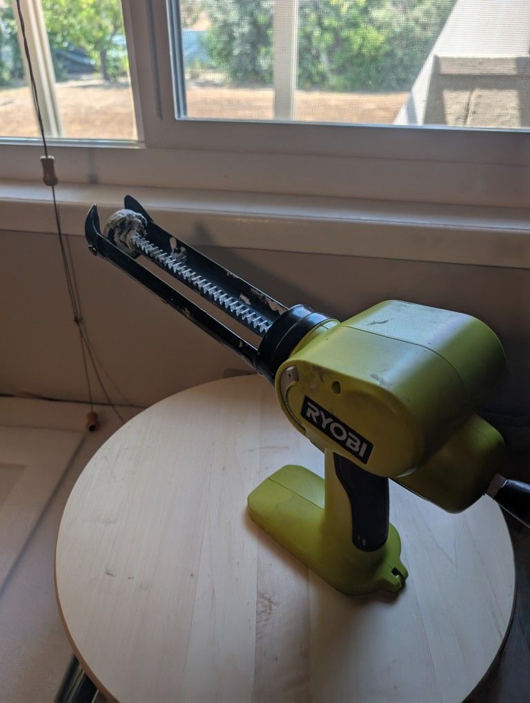 Ryobi Caulk Gun