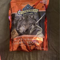 Blue Wilderness Trail Treats Salmon Biscuits