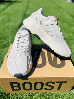 ✅ Yeezy 700 Analog Men Size 10 ✅