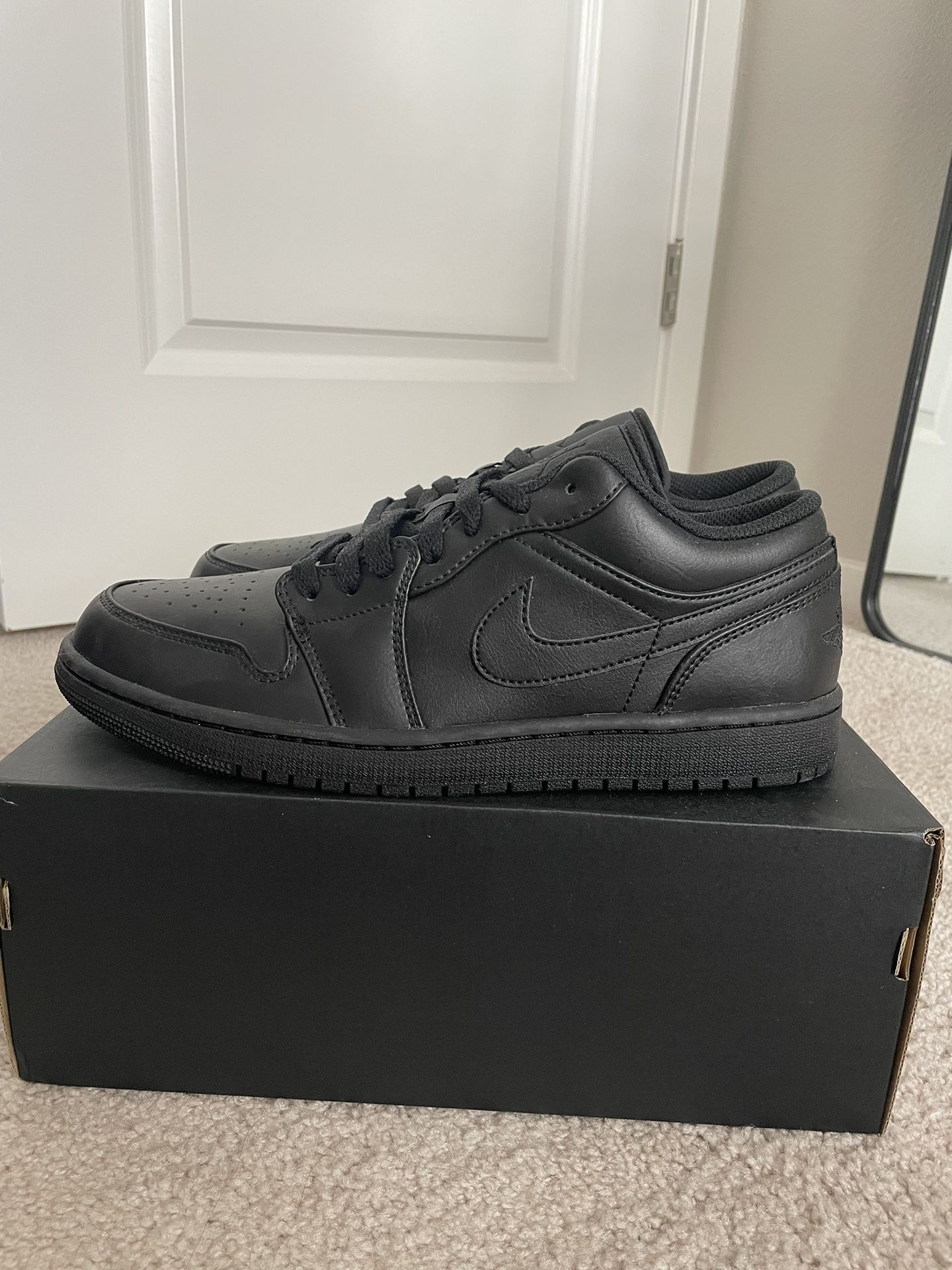 Air jordan 1 Low : Black (brand new! 10)