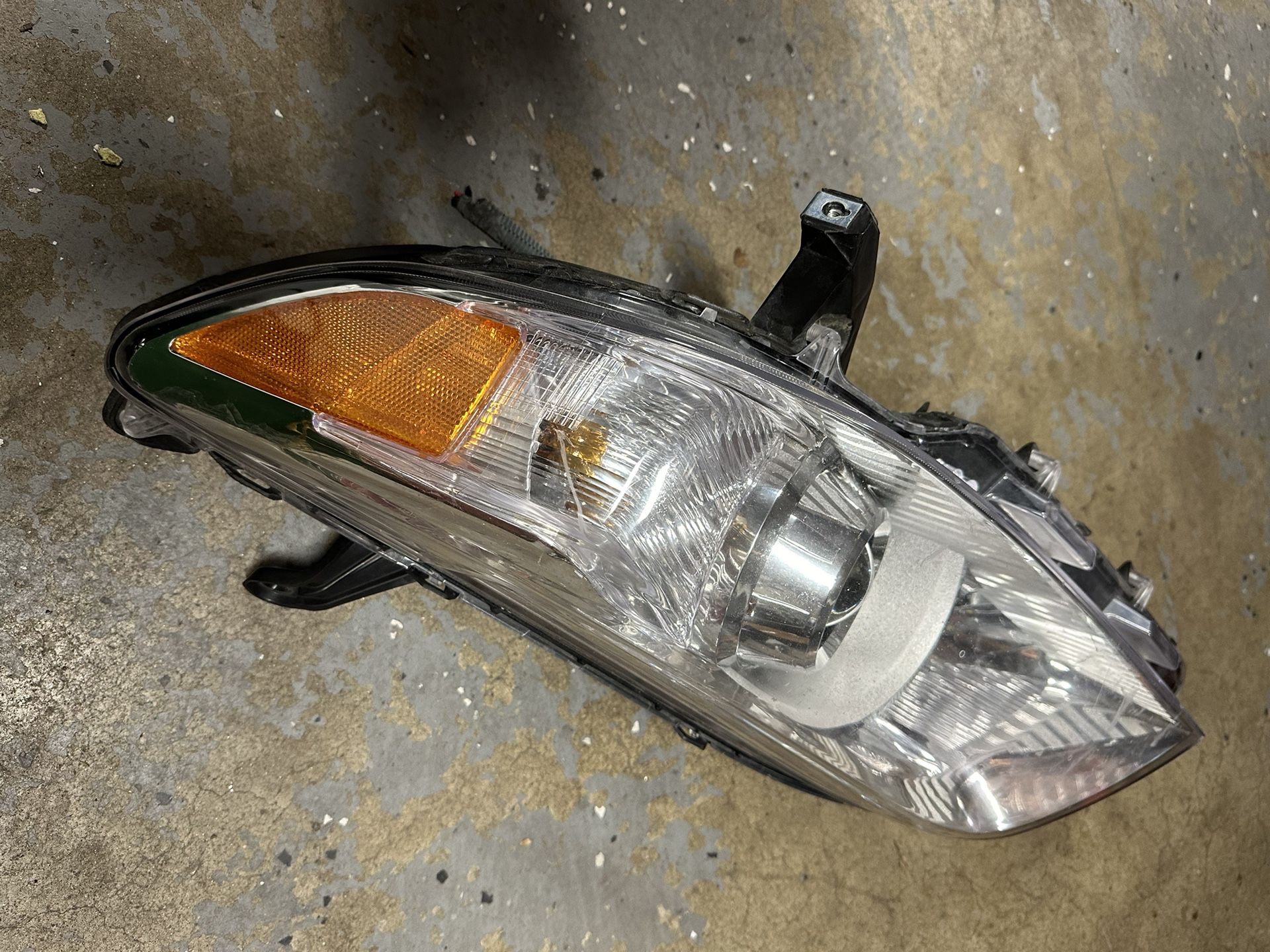 2011-2013 Toyota Sienna Headlights  Left Side 