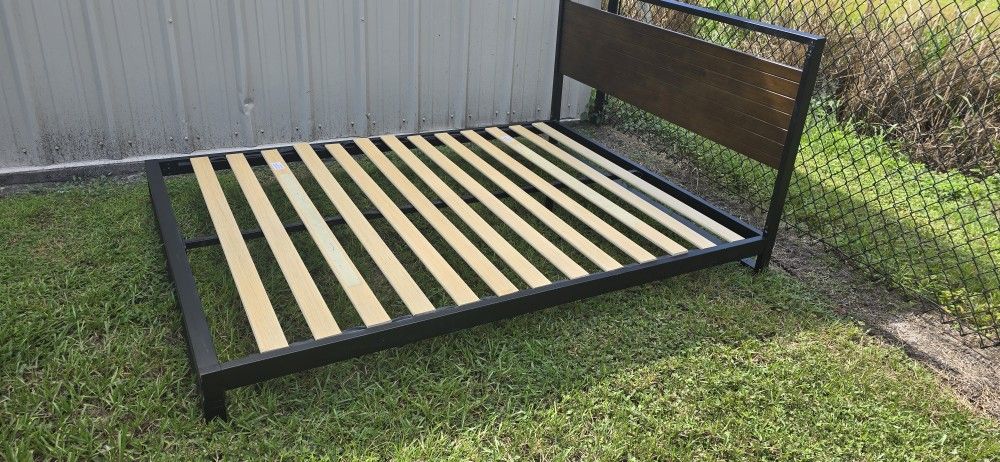 Queen metal & wood bed frame (DELIVER OPTION)