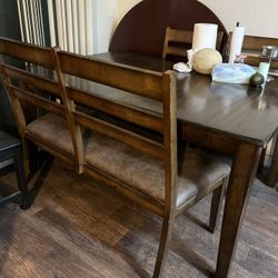 Comedor Con 4 Sillas 1 Banca 