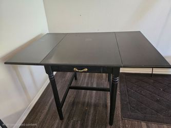 Table with foldable extensions