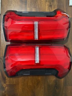 2024–2026 Toyota Tacoma OEM Tail Lights – Pair – Excellent Condition