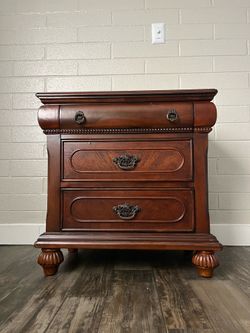 VINTAGE NIGHT STAND