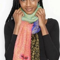 NWT Victoria's Secret Winter Angel Collection Rainbow ColorBlick Scarf Soft