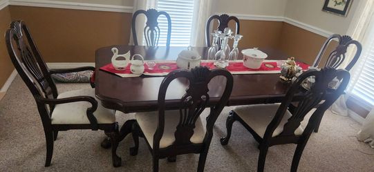 Formal diner table