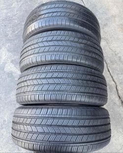 215/55/17 Michelin 📍📍 Vendo un set de llantas con 80% de vida las 4 📍🌟