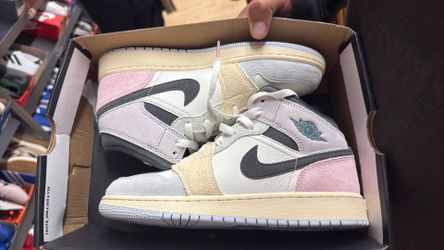 Air jordan 1mid $100 6y