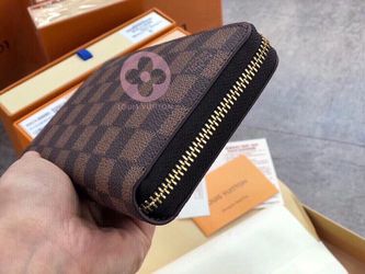 Wallet Louis Vuitton Brown in Other - 37252428