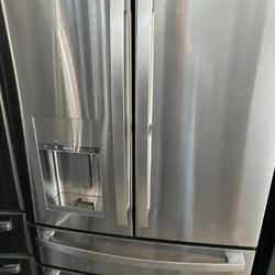 REFRIGERATOR GE 4 DOORS LIKE NEW 