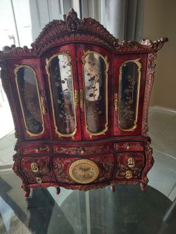 Necklace box