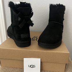 New Ugg Woman’s Size’s 7 8 9 Mini Bailey  Bow ll Black Size 9 