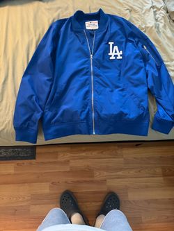 like new dodgers jacket with side zipper on the side size XL