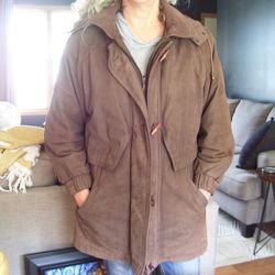 Women's Vintage Genuine Leather Coat. Size (M).