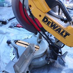 DeWalt Saw 