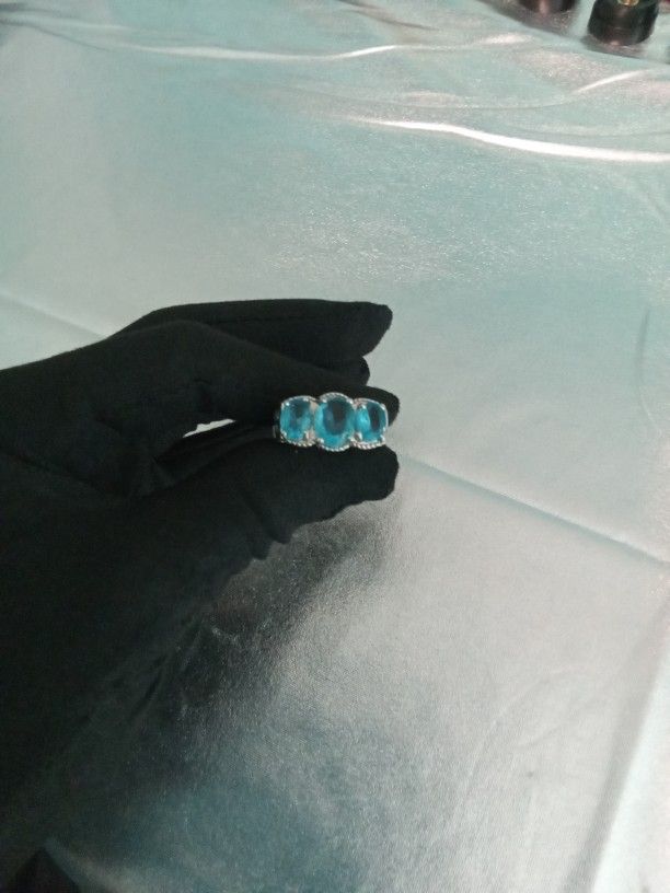 Beautiful Sterling Silver Plated Ring With Blue Stones Size 7 1/2