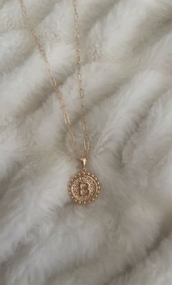 Initial B necklace 🌟✨🌟✨🌟 