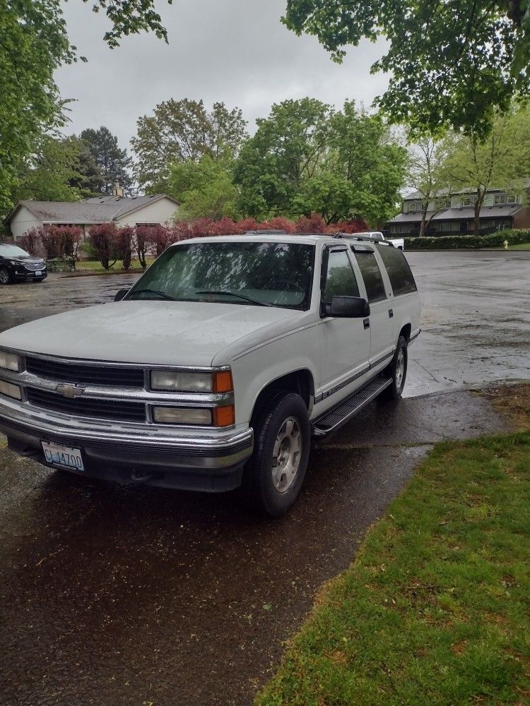 1999 Chevrolet Suburban for Sale in Vancouver, WA - OfferUp