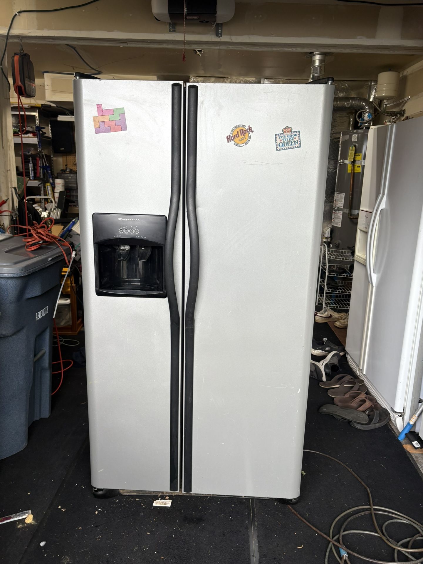 Side-by-side refrigerator