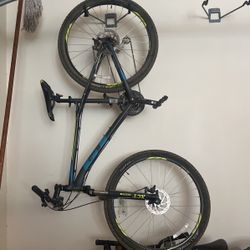 GT Agressor 27.5 Mountain Bike
