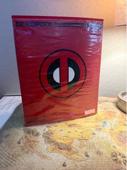 MEZCO ONE 12 : Deadpool