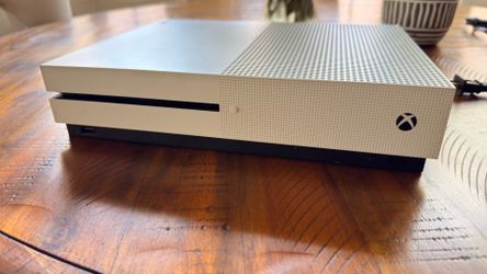 XBOX One S (model 1681)