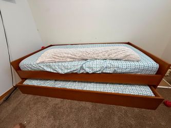 Trundle bed