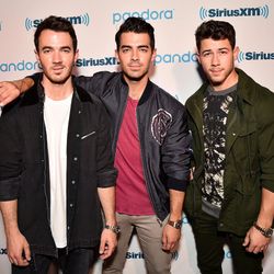 JONAS BROTHERS TICKETS