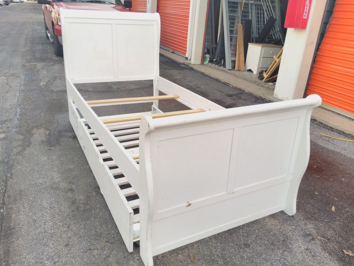 White Twin Sleigh Bed With Trundle