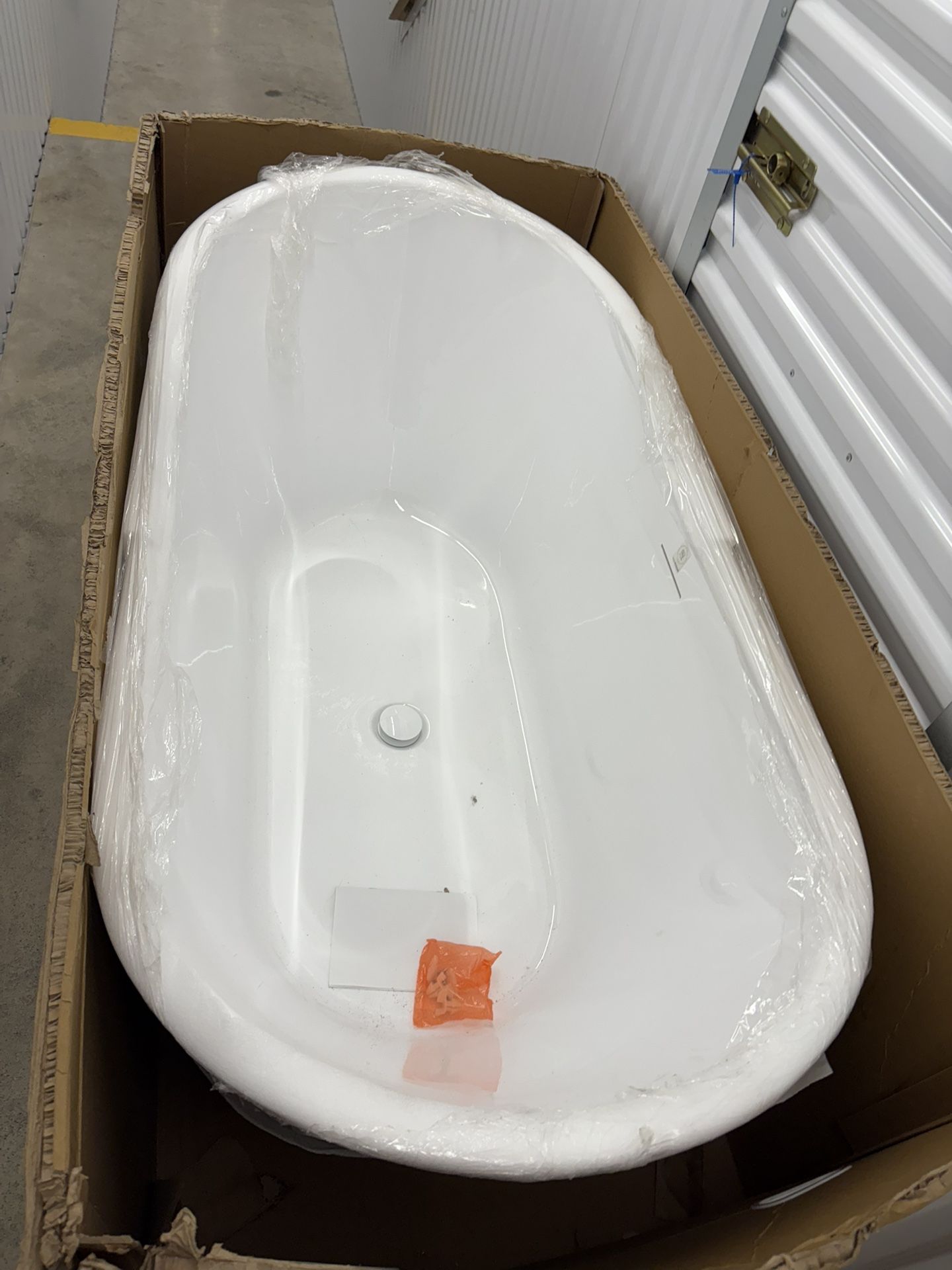 Bain Signature Black Bathtub - Crack