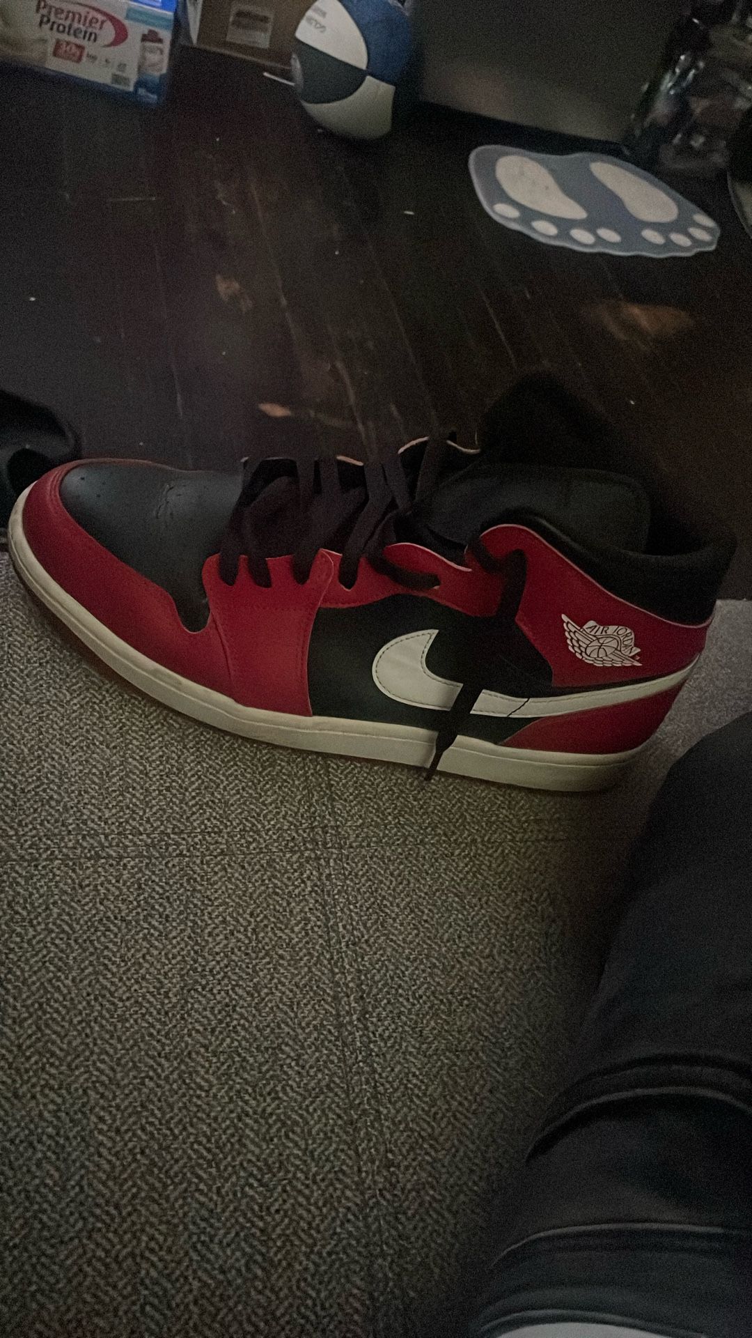 Jordan 1 Black Toe Laced Up
