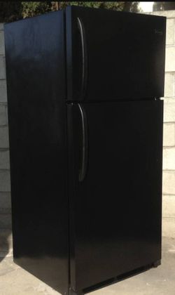 REFRIGERATOR apt size FRIGIDAIRE - Black color Clean & Working