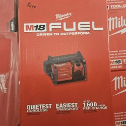 Milwaukee
M18 FUEL 18-Volt Lithium-Ion Brushless Cordless 2 Gal. Electric Compact Quiet Compressor (Tool-Only)
