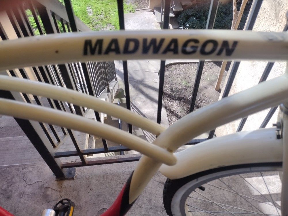 MADWAGON BEACH CRUISER