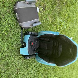 A Car Seat , Comfortable For Children, And  A Booster For Older Kids  (NO SHIPPING) Need A Little Cleaning 