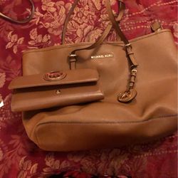 used mk purse and wallet no tears