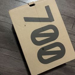 Yeezy 700 Size 7 1/2