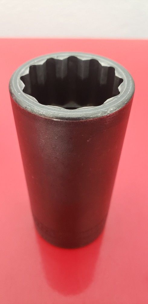 SNAP-ON TOOLS 1/2" Drive. 12- Point (( 30mm )) Flank Drive Deep Axle Nut Impact Socket.
