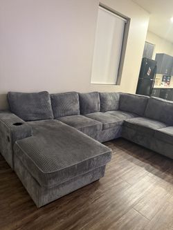 Gray L-Shaped Sectional Sofa w/ Chaise, Cupholders & USB Charging