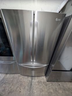 LG STAINLESS STEEL SMART COUNTER DEPTH FRENCH DOOR REFRIGERATOR WITH ICE MAKER
