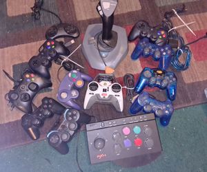 Video Game 🎮 🎮🎮13 Controllers Vintage For Sale Only Asking $125 Or Best Offer