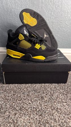 Jordan 4 Yellow Thunder Size 9